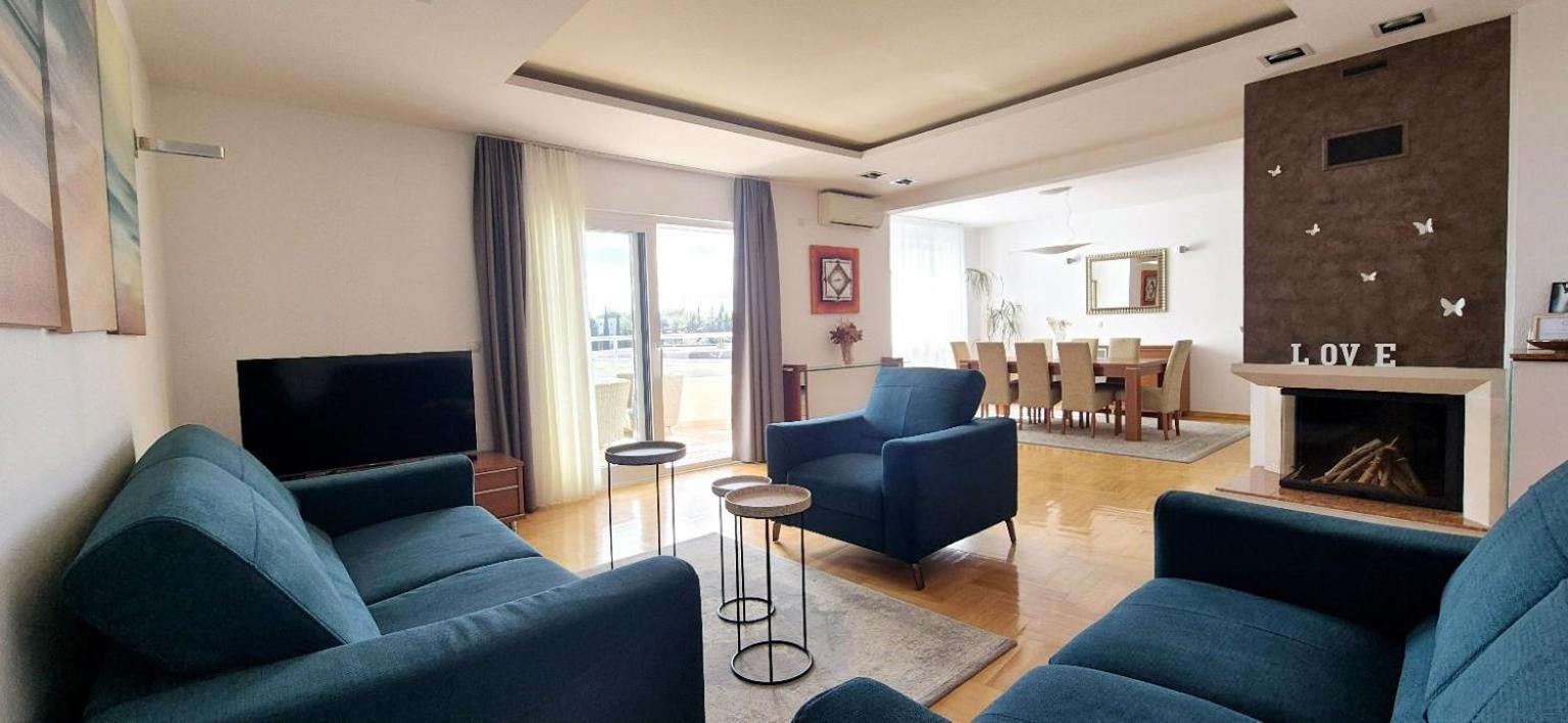 Sea View- Spacious Apartment With Shared Pool Split Eksteriør bilde